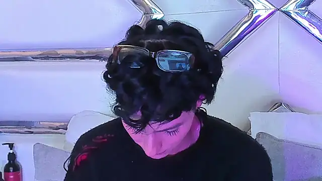 KylieMonnett webcam