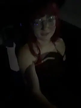 urpuppymoon (F young) - 💦 naked squirt under semitruck 💦