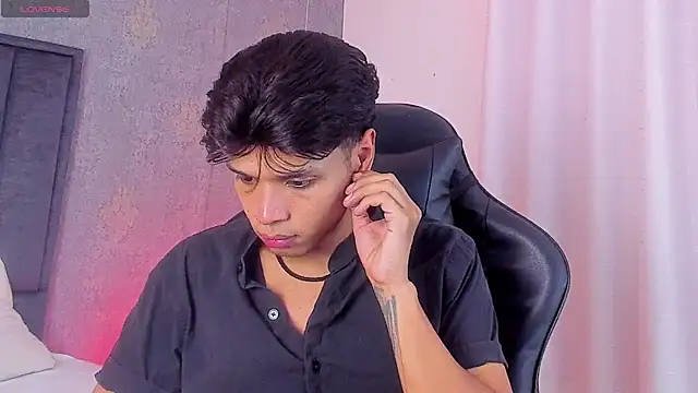 Alejandroo_Montenegro webcam