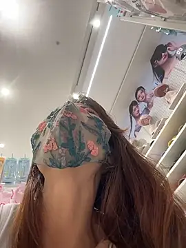 kiss_loo live cam on StripChat