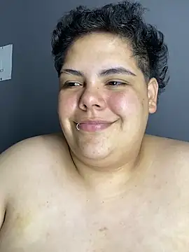 Hailey_Curvy webcam