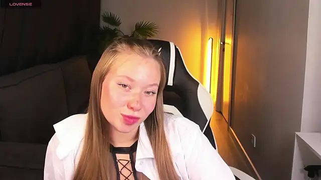 Coraline_Clark webcam
