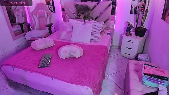 karly_moon - Karly_moon's free webcam - UK Sex Cams