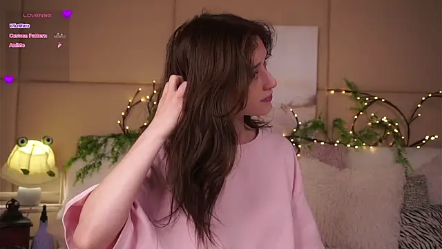 edlinhargus (F teen) - Doggy pose + rub panties gently