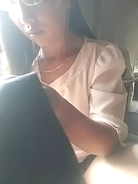 Helen-nn live cam on StripChat