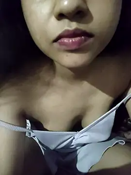 ALIZA_FENDY live cam on StripChat
