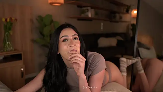 afrodita__25 (F young) - sexy doggy and spanks