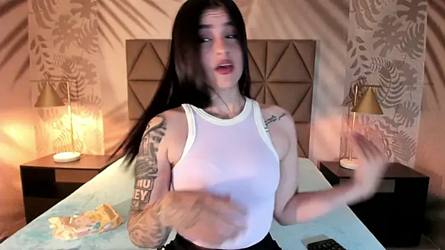 annedixie (F young) - hi <3