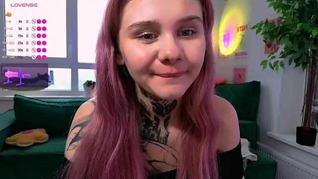 britney_lynch (F teen) - topless+play with pussy