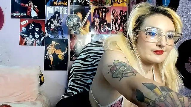 avril_maria (F young) - 1 finger n ass