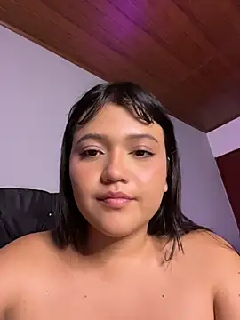 alisson_carolina73 live cam on StripChat
