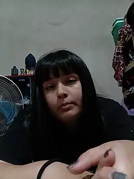 Luu_19 live cam on StripChat