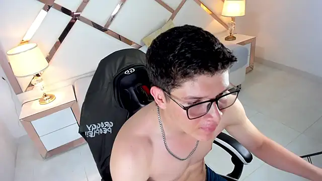 carlos_brinez (M twink) - Naked + oil body