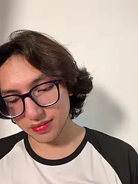 -BlueOpal- live cam on StripChat