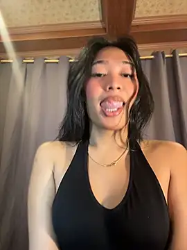 hugecock_tamira live cam on StripChat