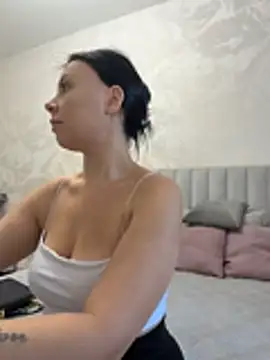 ChloeBrut live webcam show