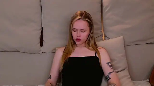 ScarlettFeref live cam on StripChat