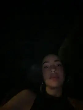 lunavelveett live cam on StripChat