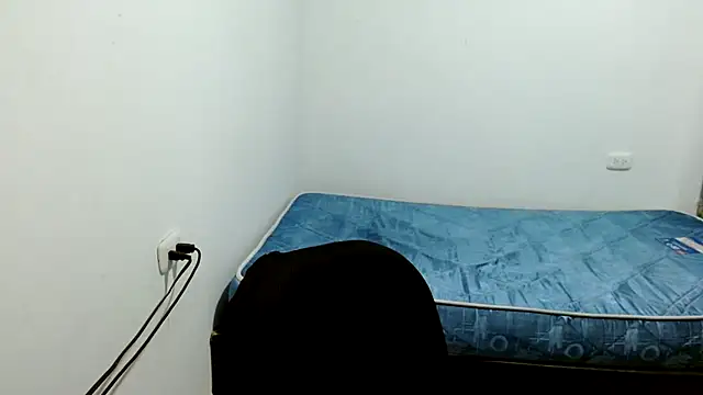 estefania224 live cam on StripChat