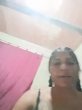 Giselabrunette25 webcam