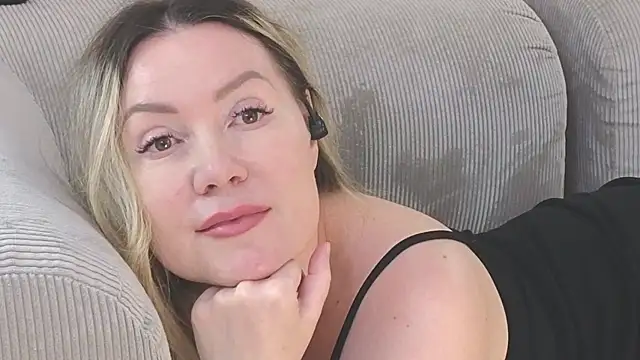 ElleHerry webcam