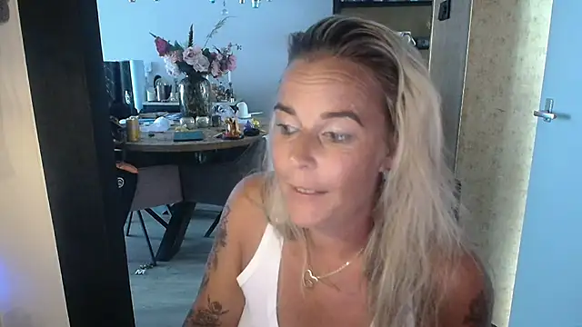 xMystiqueMavenx webcam