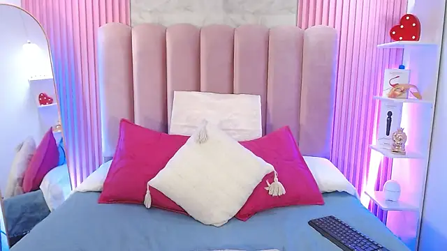 ArianaRougee webcam