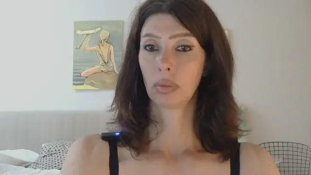 WhiteQueen888 webcam