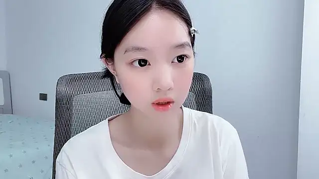Yoyo33355 live webcam