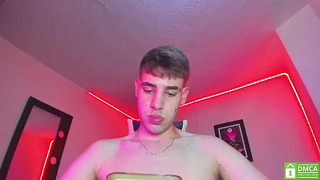 YourGirlfriendsFavorite webcam