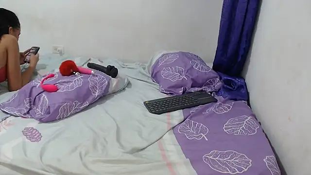 staicy_white_19 - Staicy_white_19's free webcam - UK Sex Cams