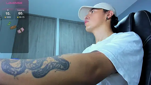 LOBO_ALPHA live webcam show