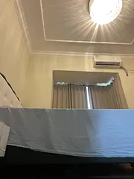 elleShow live webcam show