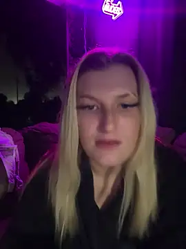 nicolesugarr live cam on StripChat