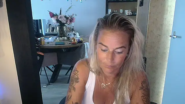 xMystiqueMavenx webcam