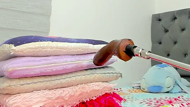 Elizabeth_18_ webcam