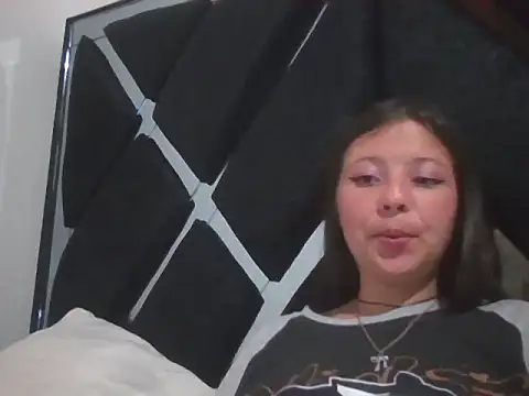 DafneNicole live cam on StripChat