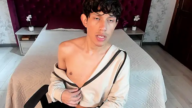 Pierre_Leroy_ live cam on StripChat