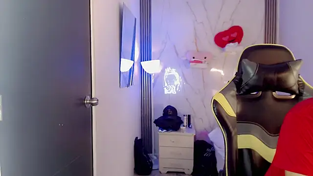 Ascii_one live cam on StripChat