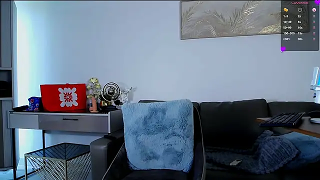 MinaGloww webcam