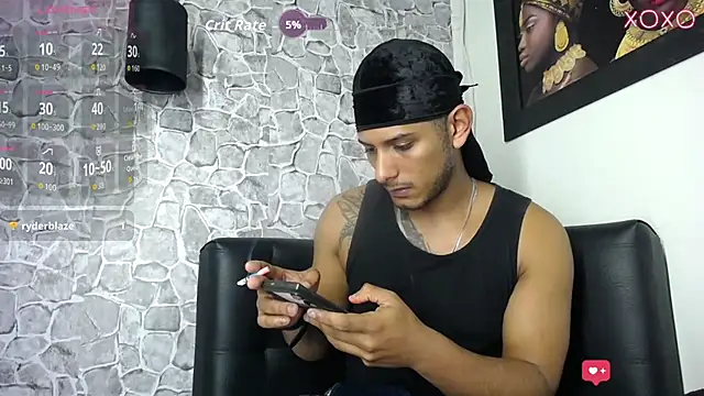 Chris_Dick23 live cam on StripChat