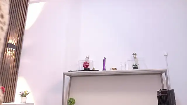 Milo_AfterDark webcam