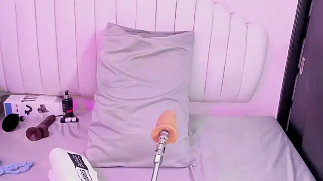 sharlotthe_bigass webcam