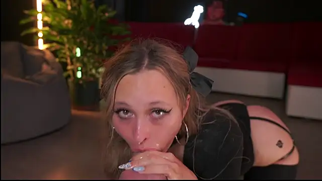 karolineneuer_ webcam