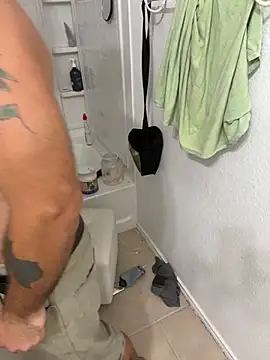 2addictivelyhorny webcam