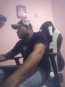 SaucyAffair0 webcam