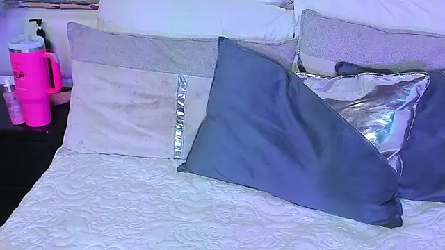 KylieMonnett webcam
