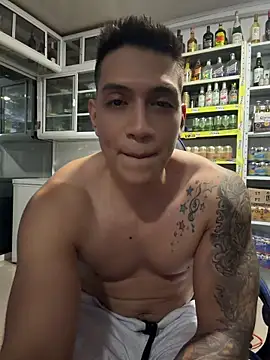 OliverWest04 live sex cam