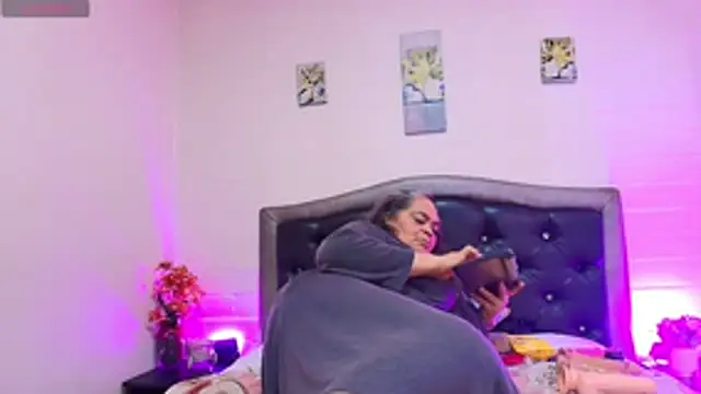 QueenMatturex webcam