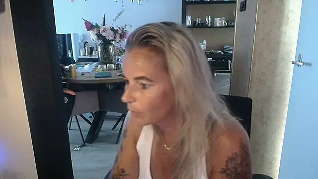 xMystiqueMavenx webcam